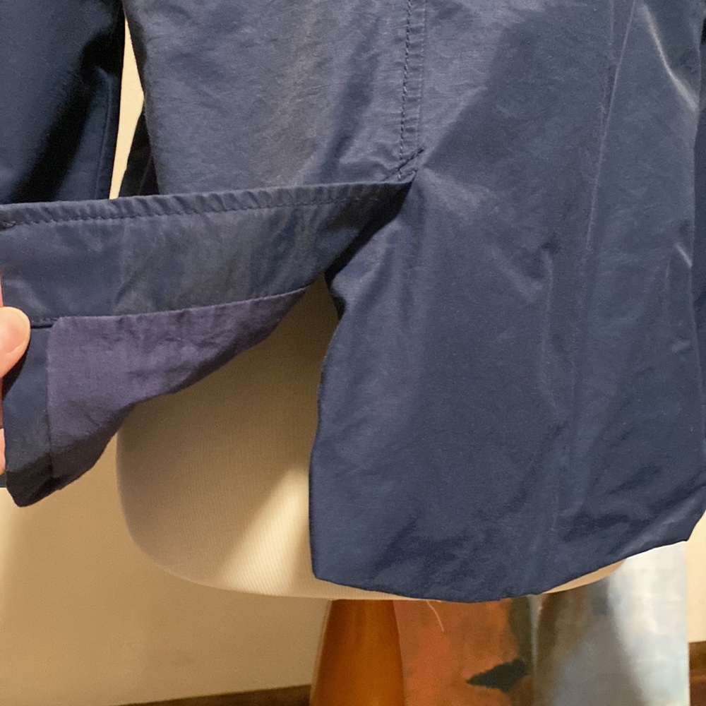 OLD NAVY cropped zip up rain jacket. Front pockets. Bell sleeves. Size US medium - Picture 4 of 12